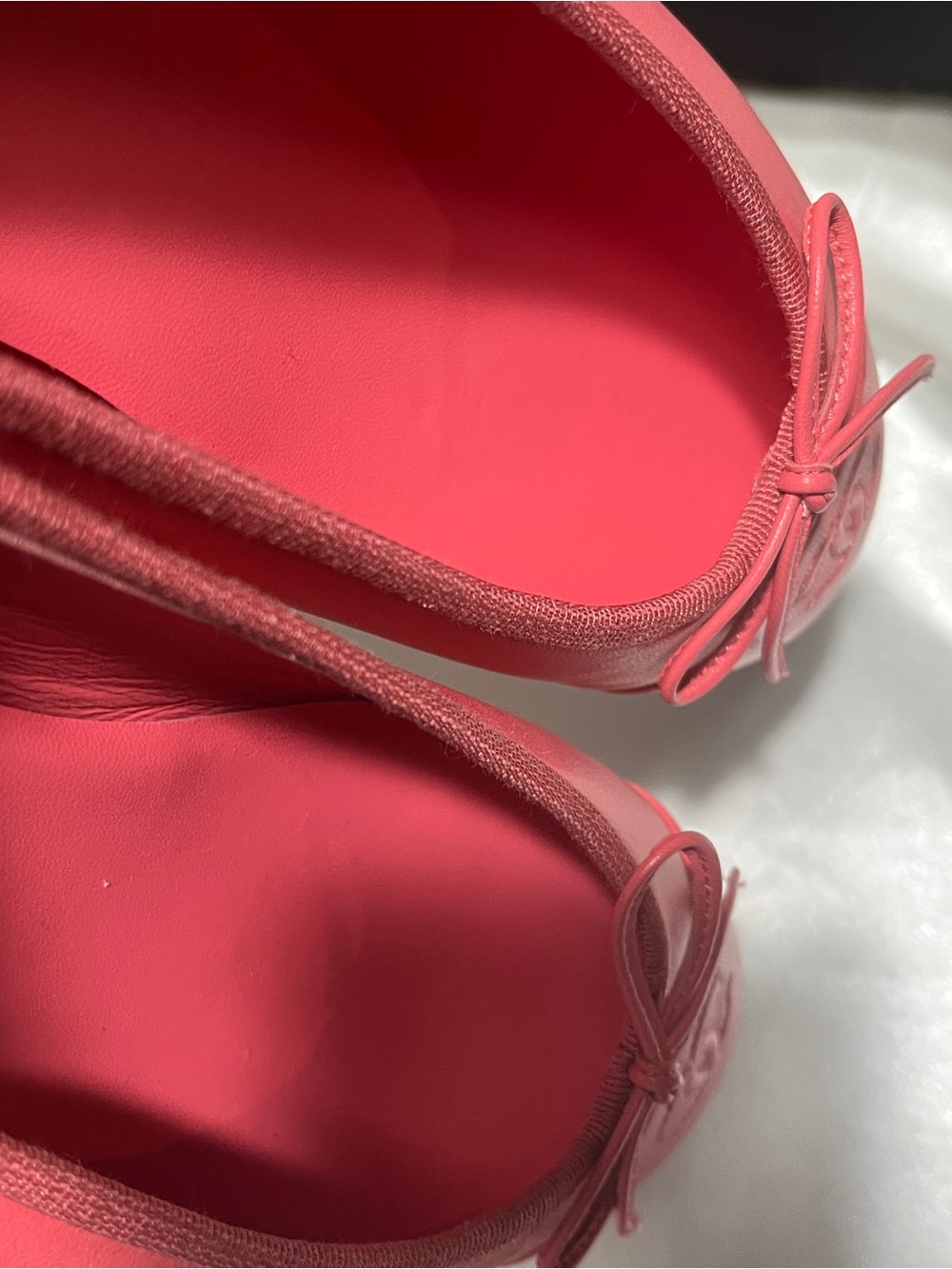 CHANEL Coral Pink Leather Ballet Flats with CC Medallion - Picture 9 of 11